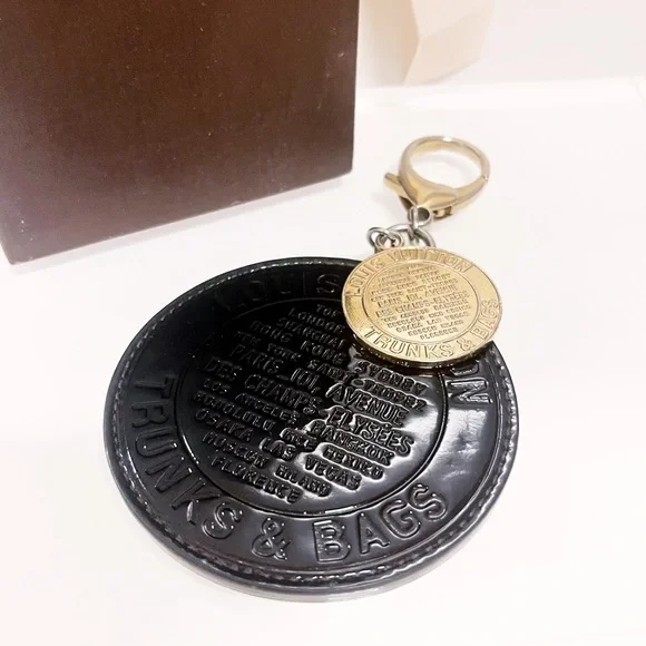 Authentic Louis Vuitton Rare Limited Edition Vernis Round Porte Cles Bag Charm