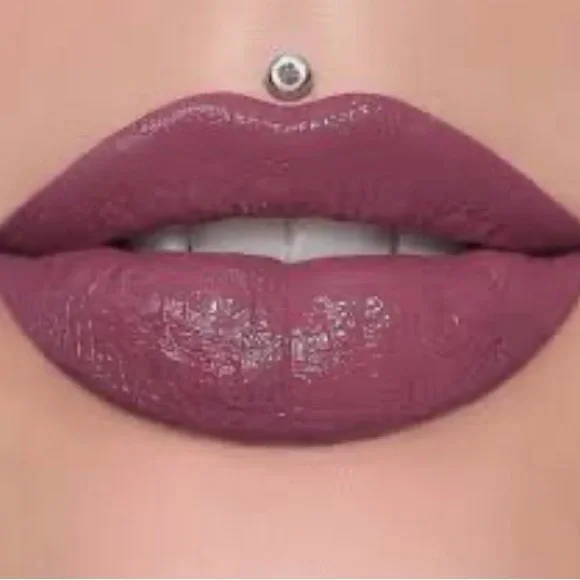 Jeffree Star IMPROPER Supreme Gloss-rich deep berry rose
