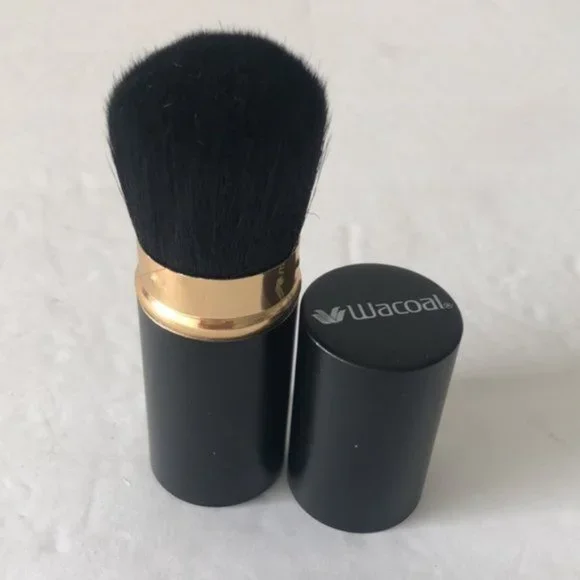 Wacoal Retractable Kabuki Brush for powder, bronzer, or blush