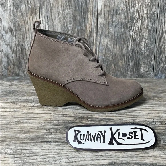 Sonoma suede platform 6.5 med