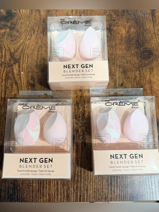 the CRÈME Shop Next Gen Blender Set - Pink & White Teardrop Sponges (3-Pack)