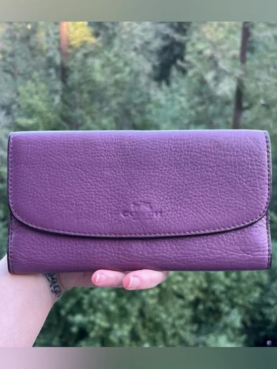 VINTAGE COACH Leather Trifold Wallet Purple Pebble Leather with Silver Hardware