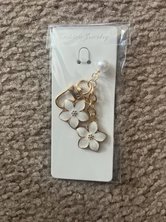 White Floral Enamel Keychain with Pearl Accent