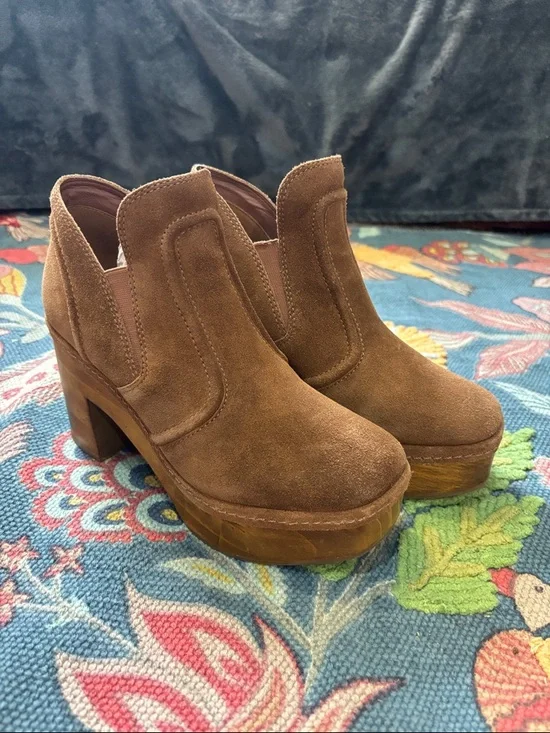 Matisse Brown Suede Platform Jolie Booties