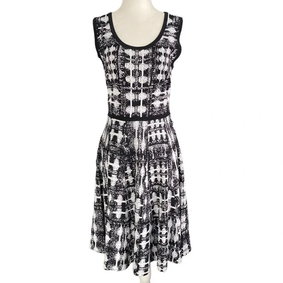 Carmen Marc Valvo Stretch Knit Sweater Midi Dress Black White Print Medium