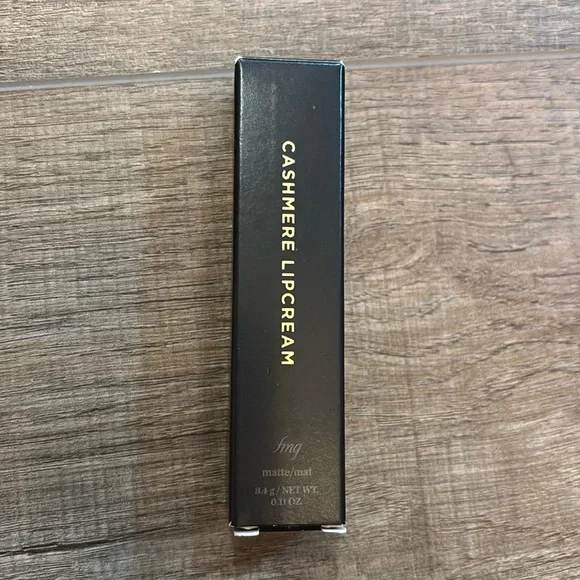 New in box Avon Cashmere Lipcream fmg‎ Matte Dark Cherry