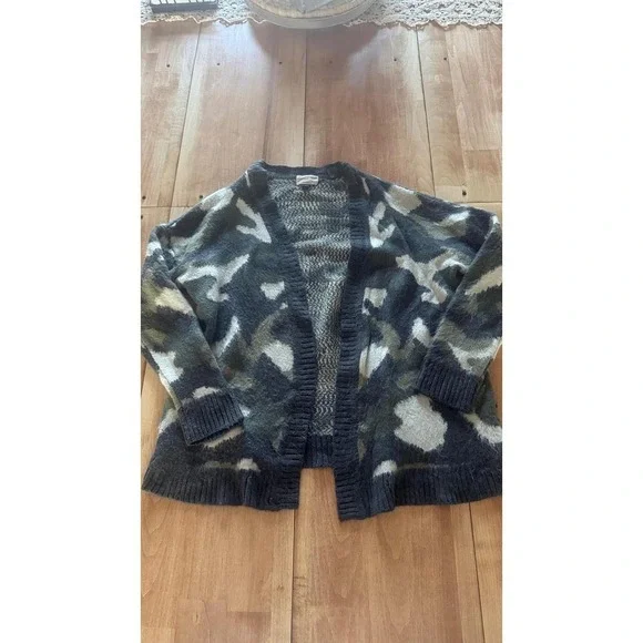 Universal Thread Womens Camo Cardigan Sweater Gray Green Medium Camouflage