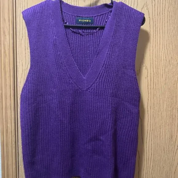 Piombo sweater vest NWT size small ❤️