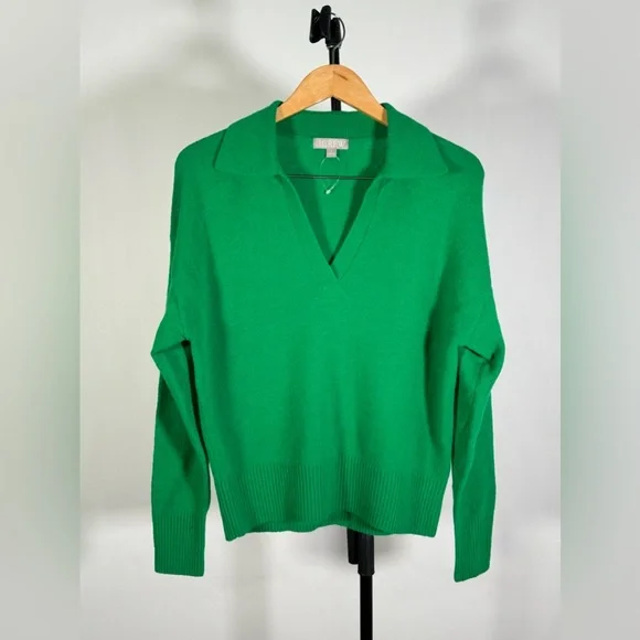 Collared V-neck sweater in Supersoft yarn