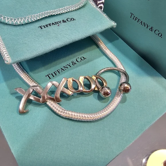💋Tiffany & Co. XXXOOO Kisses & Hugs Paloma Picasso 925 Sterling Key Ring 🫂