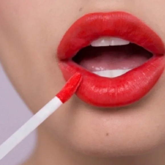 Buxom Wildly PLUMPING Whipped Liquid Lipstick