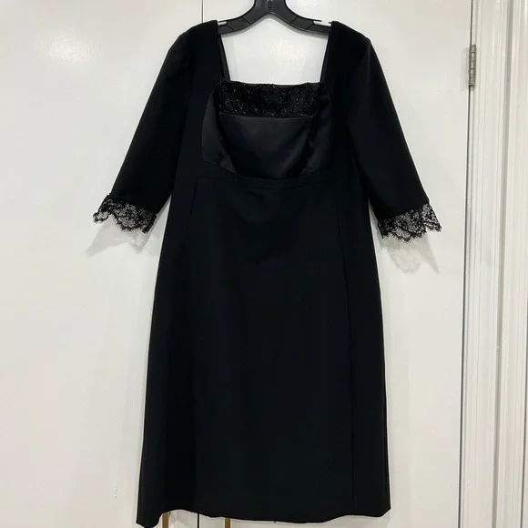 Philosophy di Alberta Ferretti Black Lace Dress