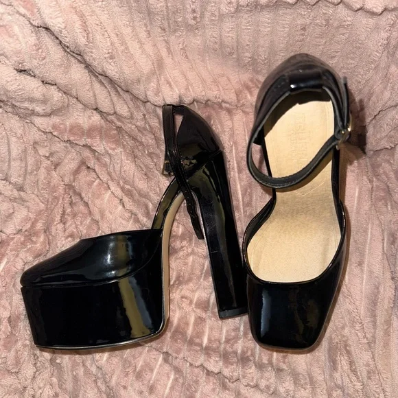 NEW WITHOUT TAGS! Black 90s Inspired  Platform Heels