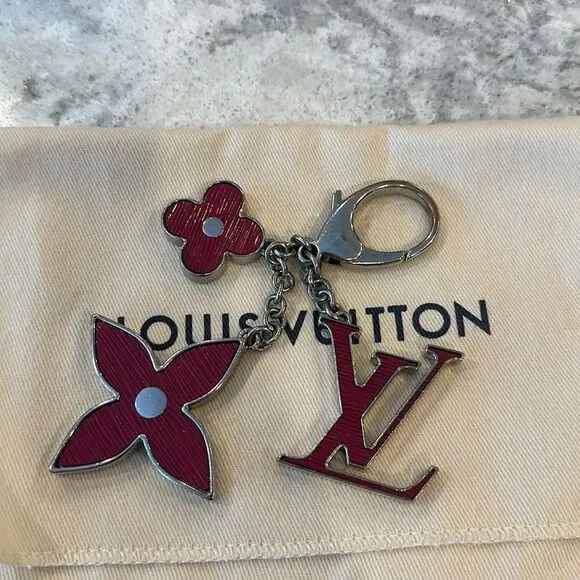 👜Louis Vuitton Fuchsia Fleur d’Epi Bag Charm Comes with dust bag, box an…