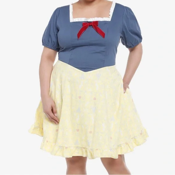Her Universe Disney Snow White And The Seven Dwarfs Sweetheart Dress Plus Size‎