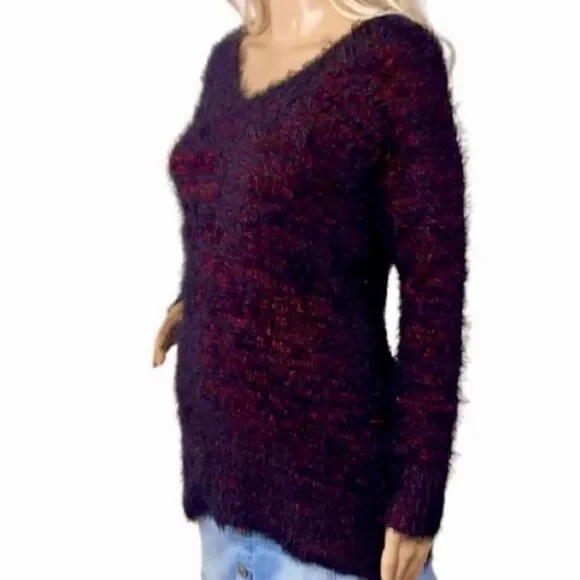 Rock and Republic Textured Metallic V Neck Sweater in Black/Burgundy Women’s M