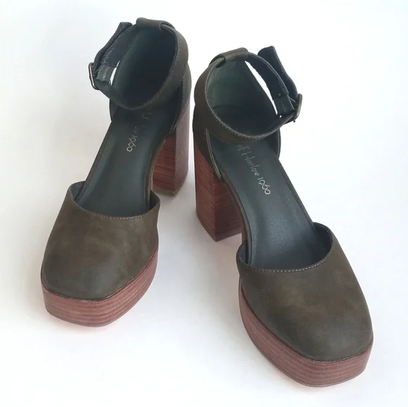 House of Harlow 1960 Olive Green Square Toe Ankle Strap Platform Heels 8M