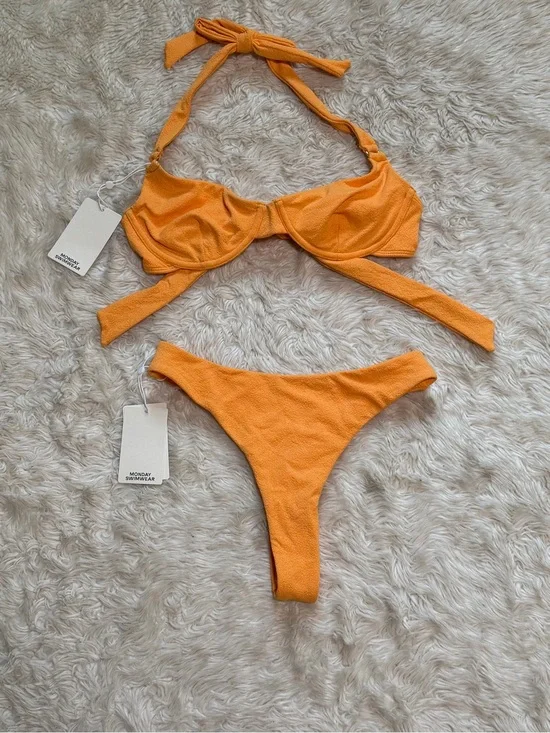 NWT Monday Swimwear Honolulu/Capri Bikini in Clementine Boucle - Size Medium