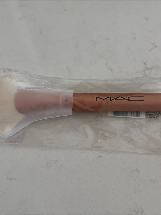Mac 143s bronzer fan makeup brush brand NEW in package