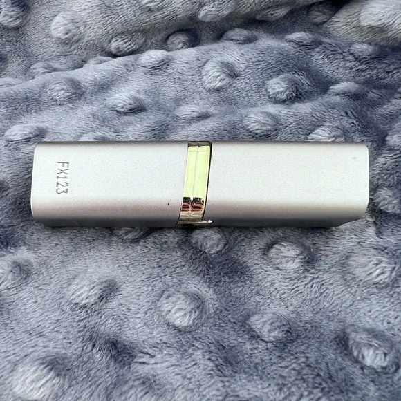 L'Oreal‎ Colour Riche Lipstick 810 Sandstone Discontinued Shade New