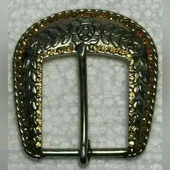 An Ariat women’s belt buckle, belt loop and end tip.