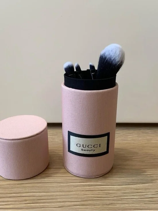 New GWP  Gucci Pink Brush Holder with 4 Black-Handled Brushes