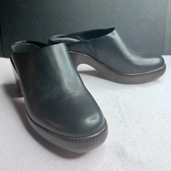 Vince Navina Women's Black Leather Platform Clog Heels Size 8.5‎