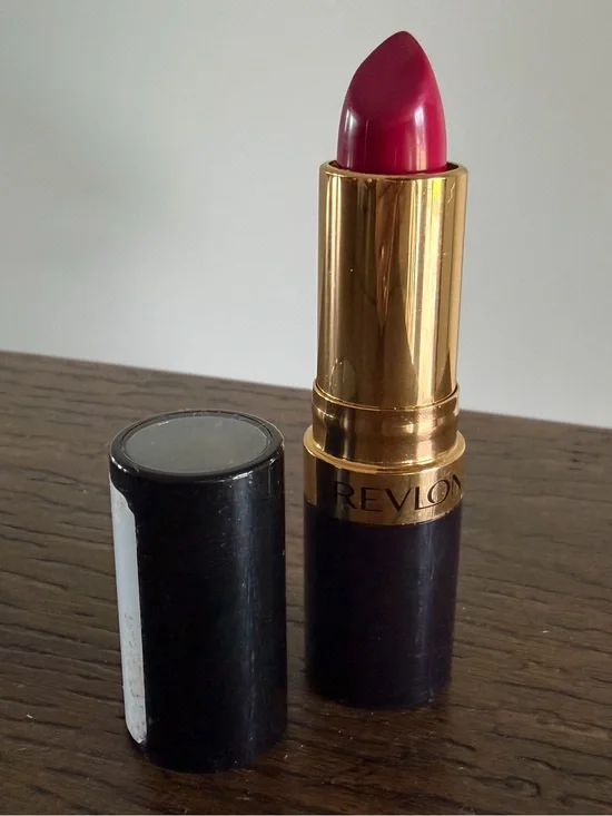 Revlon Super Lustrous Lipstick Cherries In The Snow Red Pink New
