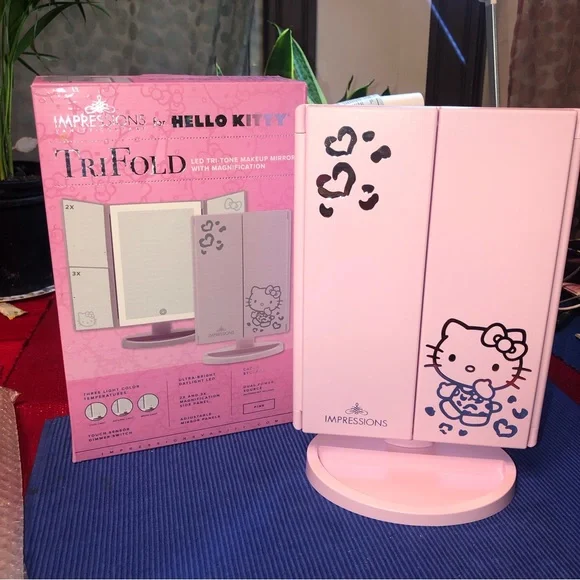 Hello Kitty  Mirror with Magnification and   touch sensor dimmer