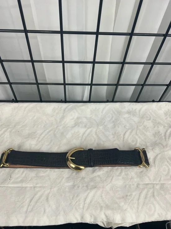 VINTAGE Black Croc-Embossed Leather Belt with Gold Hardware. SIZE SMALL