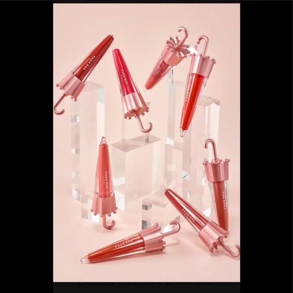 Faux pas Paris umbrella lip tint.‎ NWT