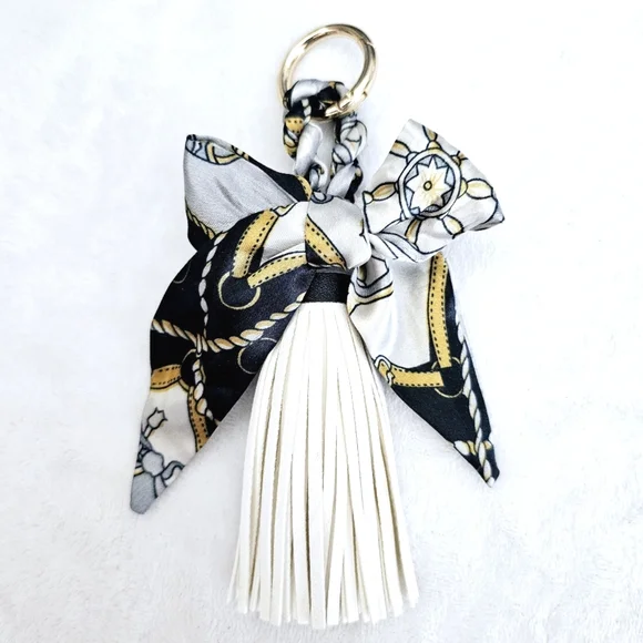 Elegant Black and Gold Keychain Accessory