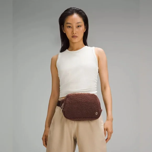 Everywhere Belt Bag Large 2L Fleece Brown Earth/Gold Color