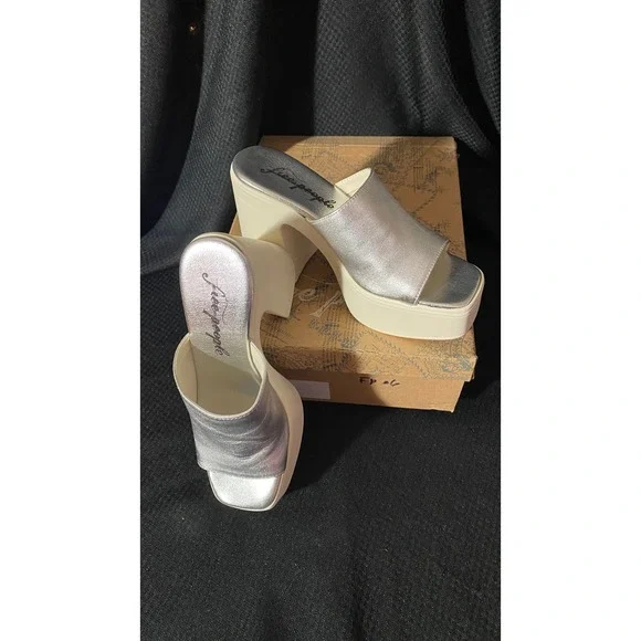 Free People Zoe Platform Silver Metallic Leather Mule Sandals size  37.5 NEW