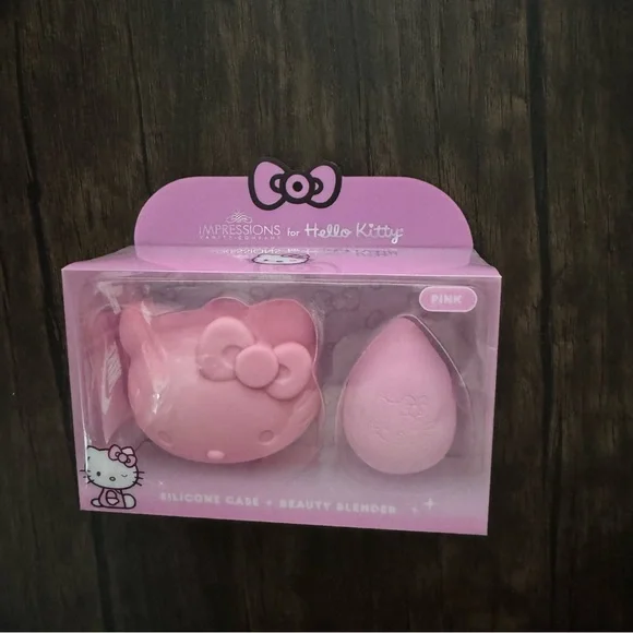 Hello Kitty Pink Silicone Case and Blender Set