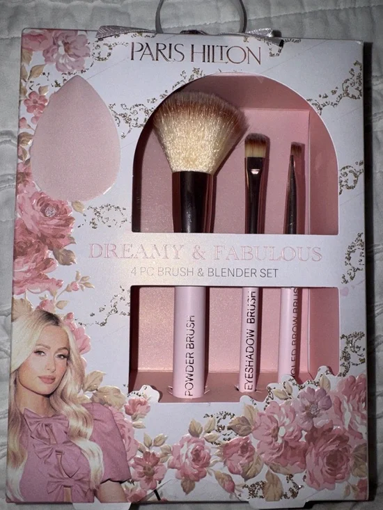 Paris Hilton Dreamy & Fabulous 4-Piece Brush & Blender Set