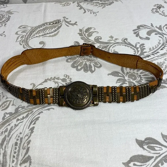Leather‎ and brass colored belt