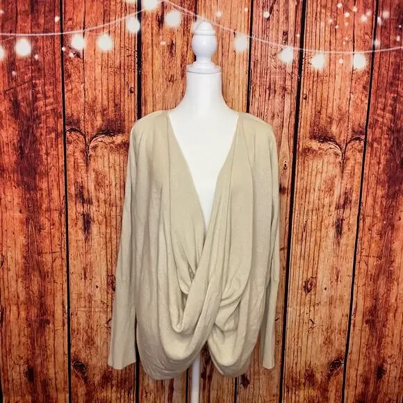 SALE!! Forever 21 cream crossover slouchy sweater women's size Medium FALL!