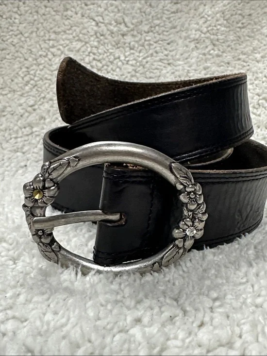 vintage American Eagle Outfitters Thick Black leather belt, Oval Floral Buckle