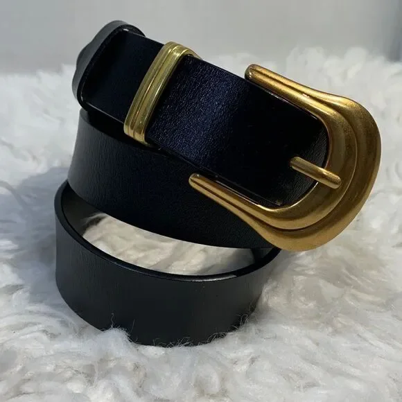 🍁$10 sale🍁LEATHER Belt goldtone buckle