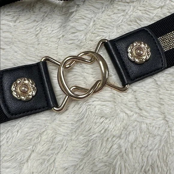 Fashionable Black with Metallic Gold Stripe  Stretchy Elastic Belt, LIKE NEW!