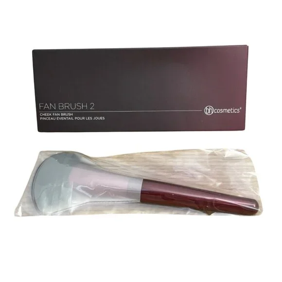 BH Cosmetics Cheek Fan Brush 2 Professional Makeup Application Radiant Finish