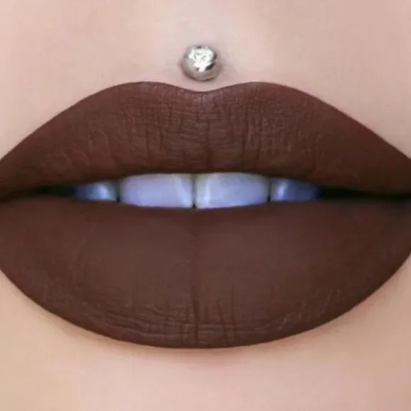Jeffree Star Velour Iiquid lipstick in Dominatrix