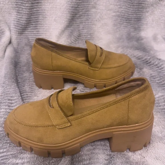 Me Too New York Platform Loafers Womens 9.5 Tan Heeled Vegan Suede Chunky Lug