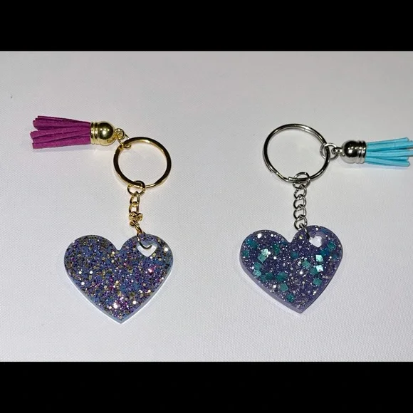2 heart shaped glitter resin keychains‎ with tassel