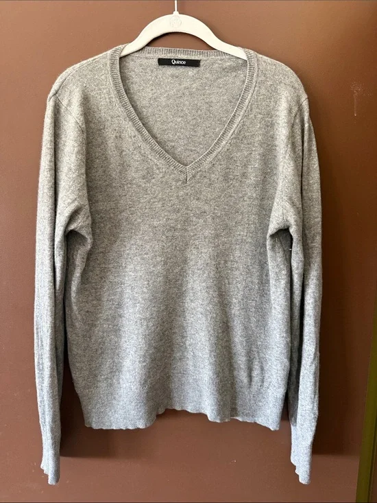 QUINCE 100% Cashmere Gray V-Neck Sweater