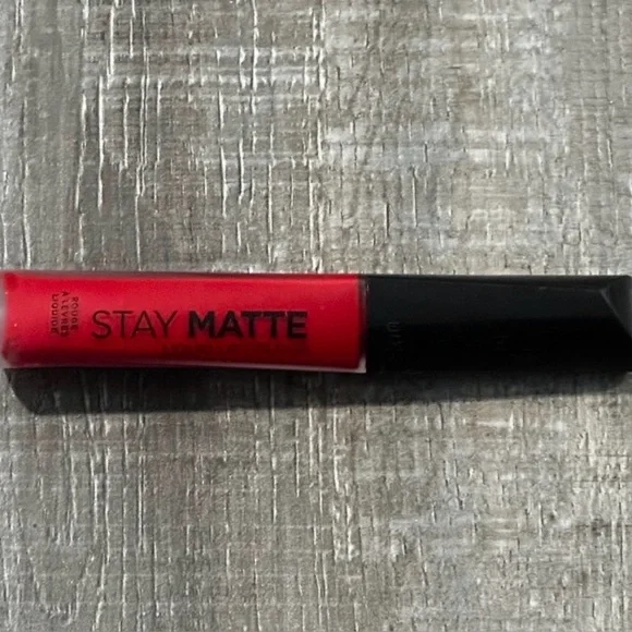 💞 New Rimmel Stay Matte Liquid Lip Colour in Fire Starter Red