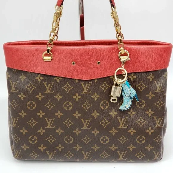 Louis Vuitton Authentic Gold Lock 🔒 Unbranded Shoe Keychain Charm for Bags