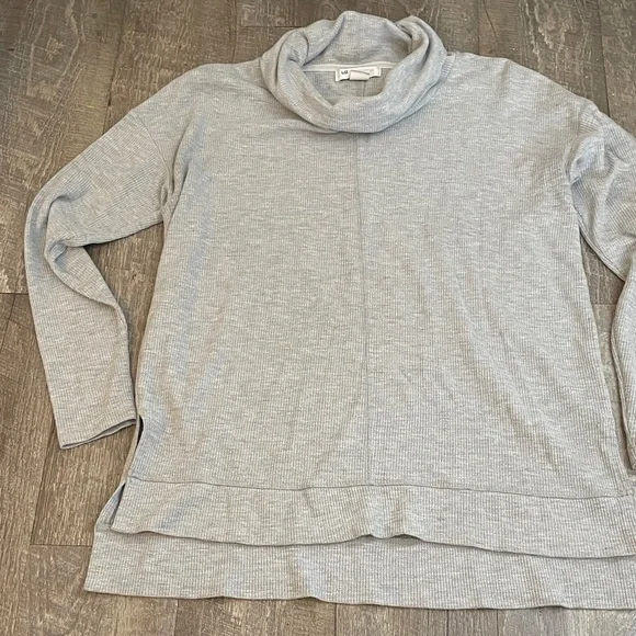 Liz Claiborne Light Gray Cowl Neck Sweater‎