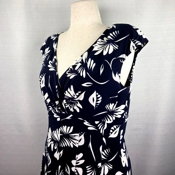 Ralph Lauren Lighthouse Blue Floral Dress‎ Women's 14 Stretch Jersey Surplice